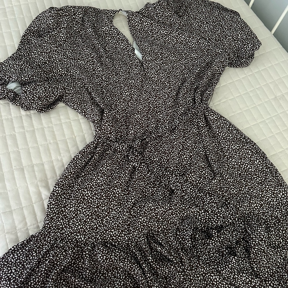 Short & Sassy AND Classy Chocolate Brown and White Dress! 🟫🟤🤎